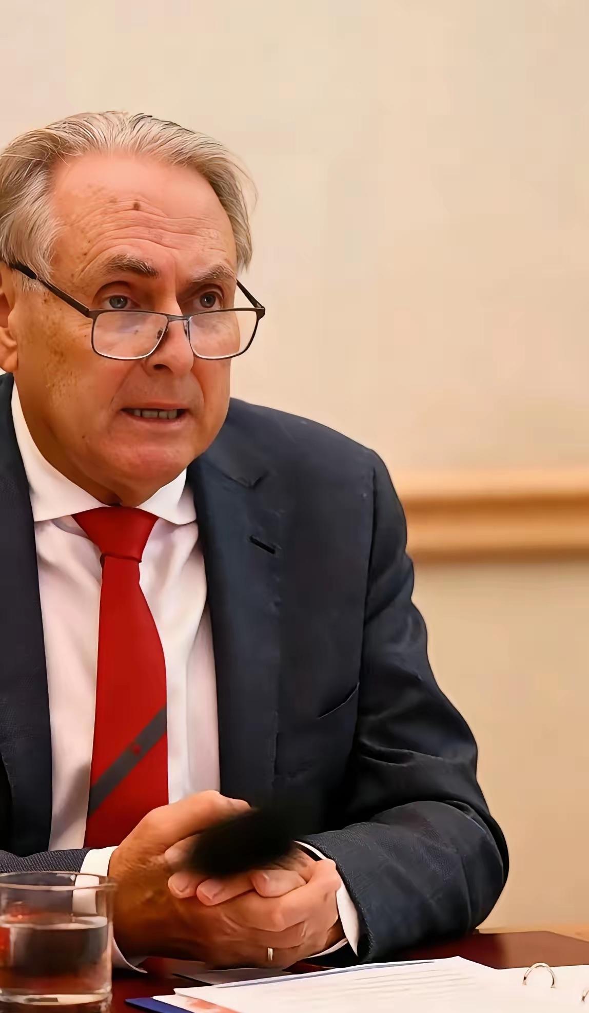 中方出手后，澳部长急了
1月1日，澳大利亚贸易部长唐·法雷尔说，对中方的决定很失