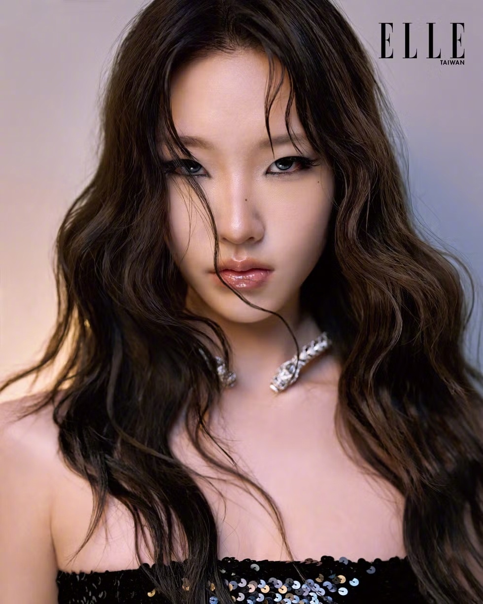 中国台湾版ELLE 二月刊封面人物，小S两女儿许曦文Elly、许韶恩Lily 穿