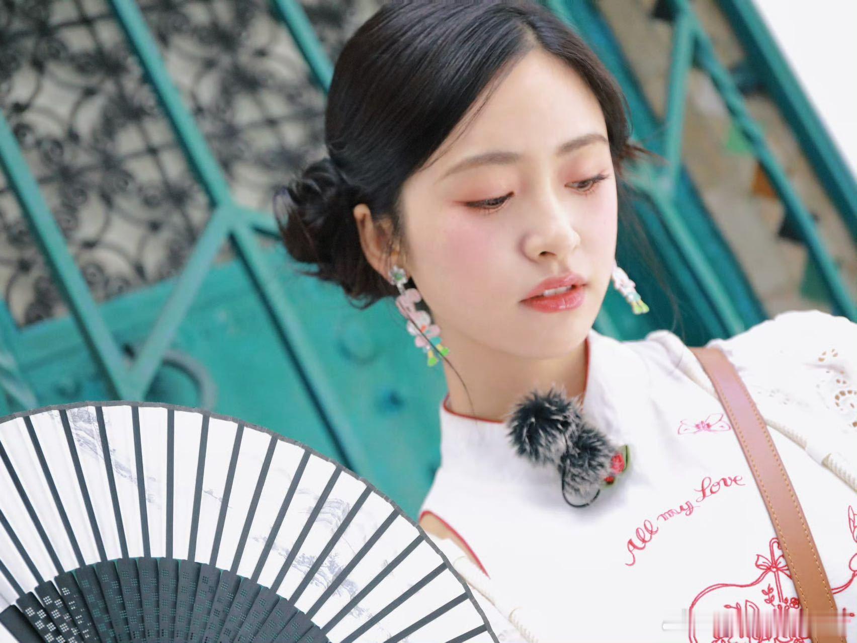 沈月小嘴一嘟就是包 沈月学包粽子开窍后，秒变高手卷翻全场，聪明手巧！ ​​​