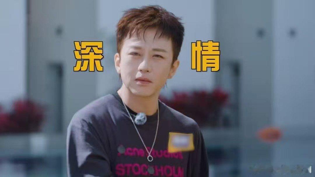 邓超仿妆鹿晗 邓超版鹿晗，像不像另说，帅是真的帅。超哥这是把仿妆玩成了“自我展示