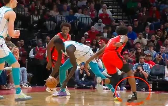 #NBA今日快报# 
北京时间11月3日NBA火箭队官方宣布：新秀球员阿门.汤普