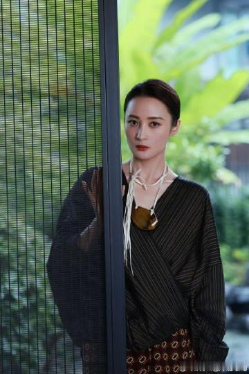 蒋勤勤好抗老的一张脸蒋勤勤冻龄状态 当年的水灵依旧在发光，颜值抗打气质在线，岁月