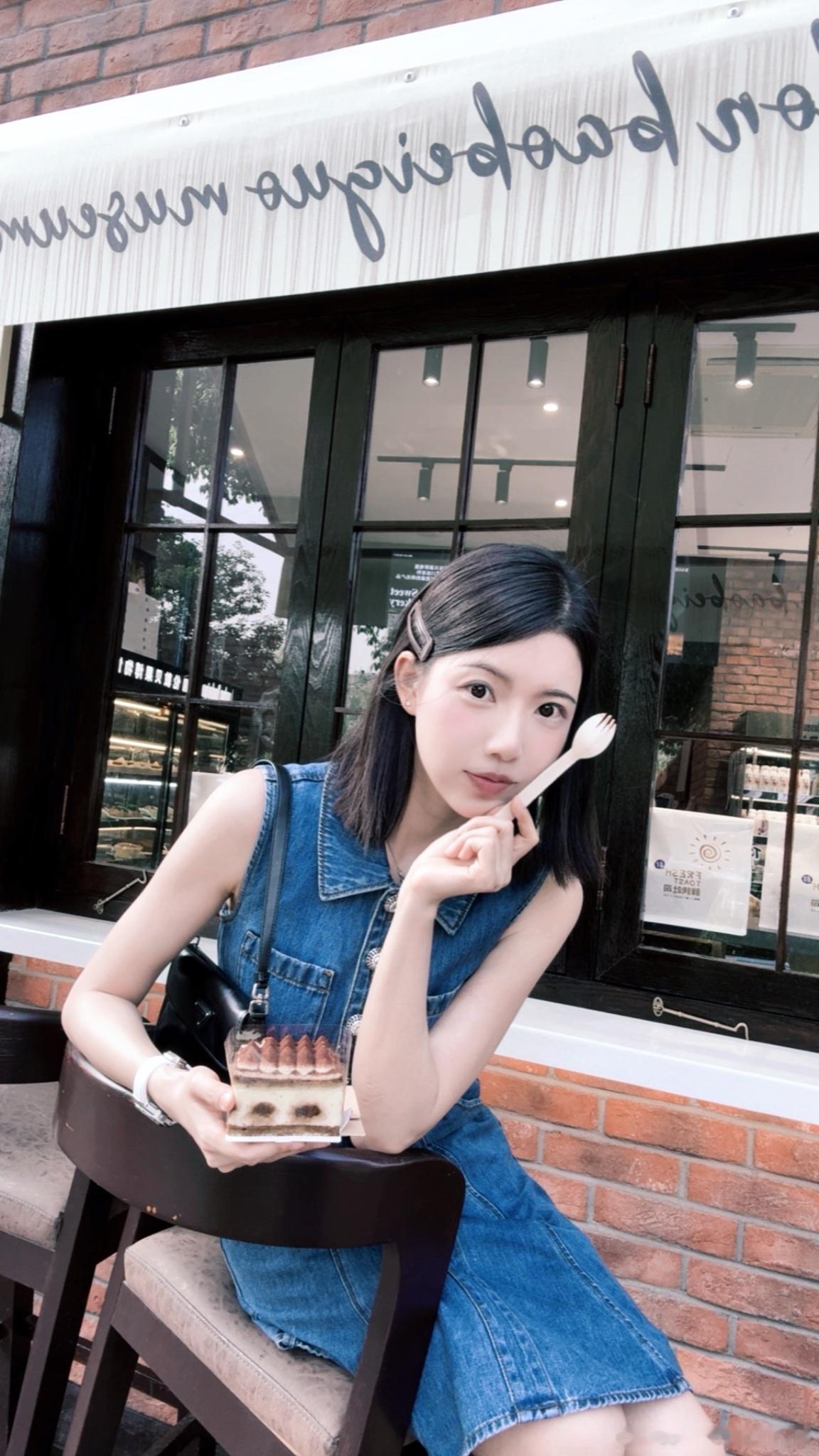 昨天我生日啦 嘿嘿 🎂🎁🎂 ​​​