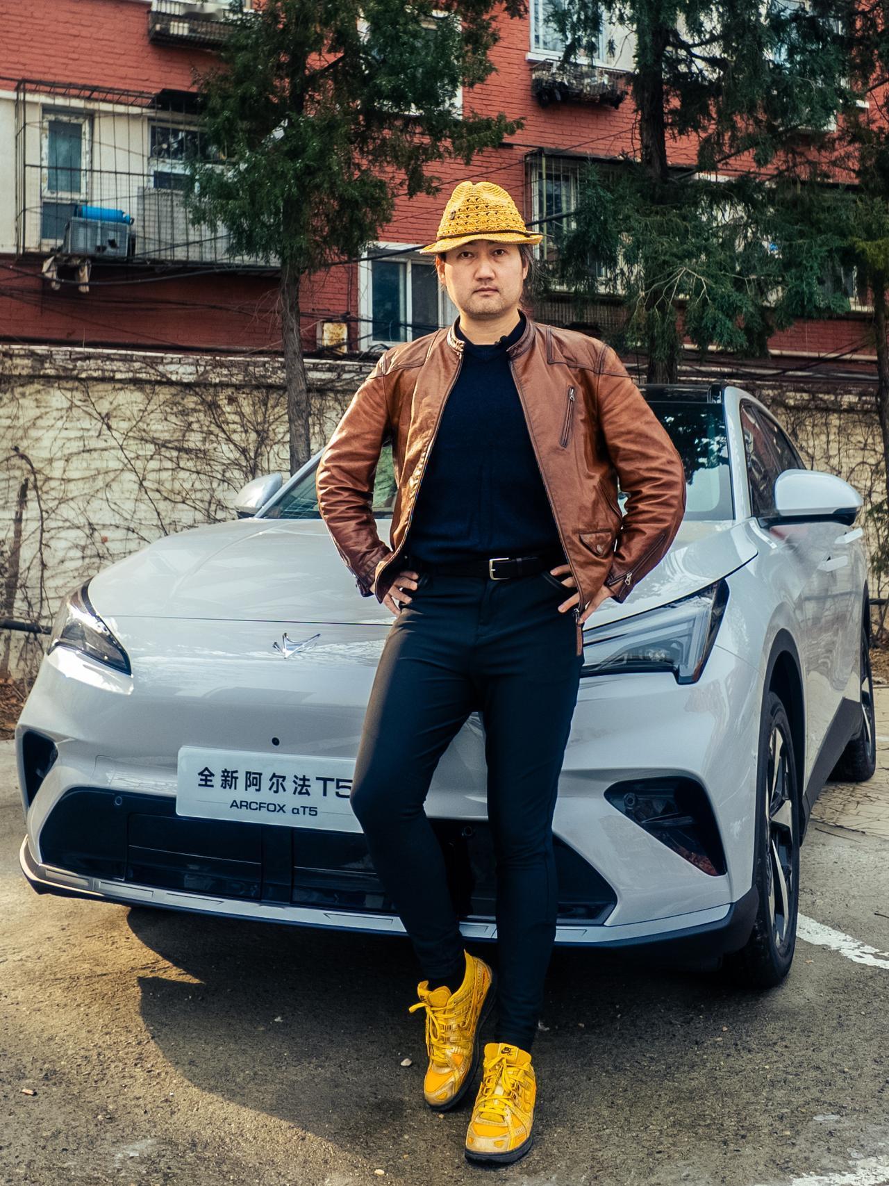 极狐全新阿尔法T5的试驾是帮朋友拍的，只能再次发封面图欣赏了。视频的竖版封面是选