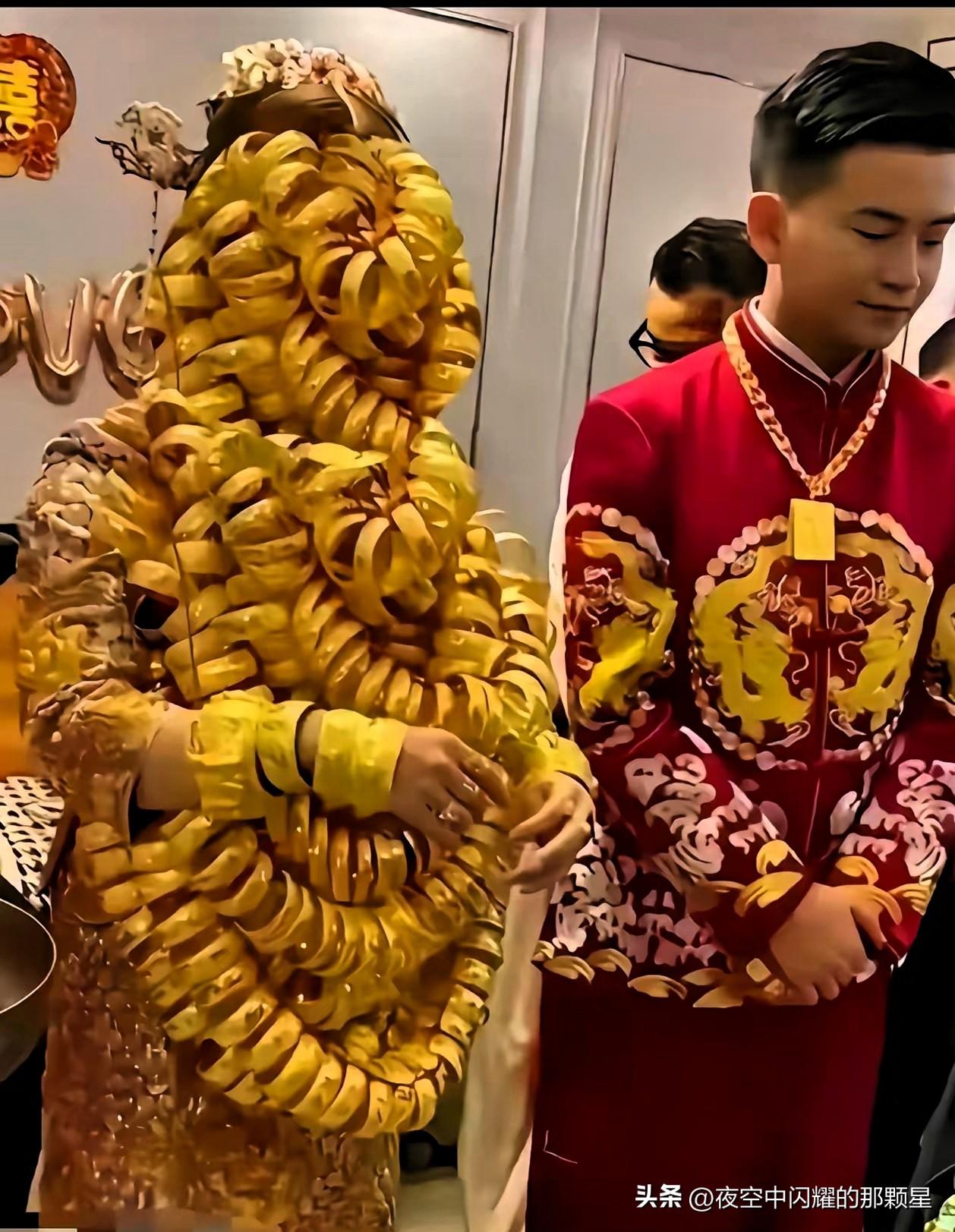 历史总是惊人相似！
2013年金价大跌，

280元一克，中国大妈果断出手抄底，