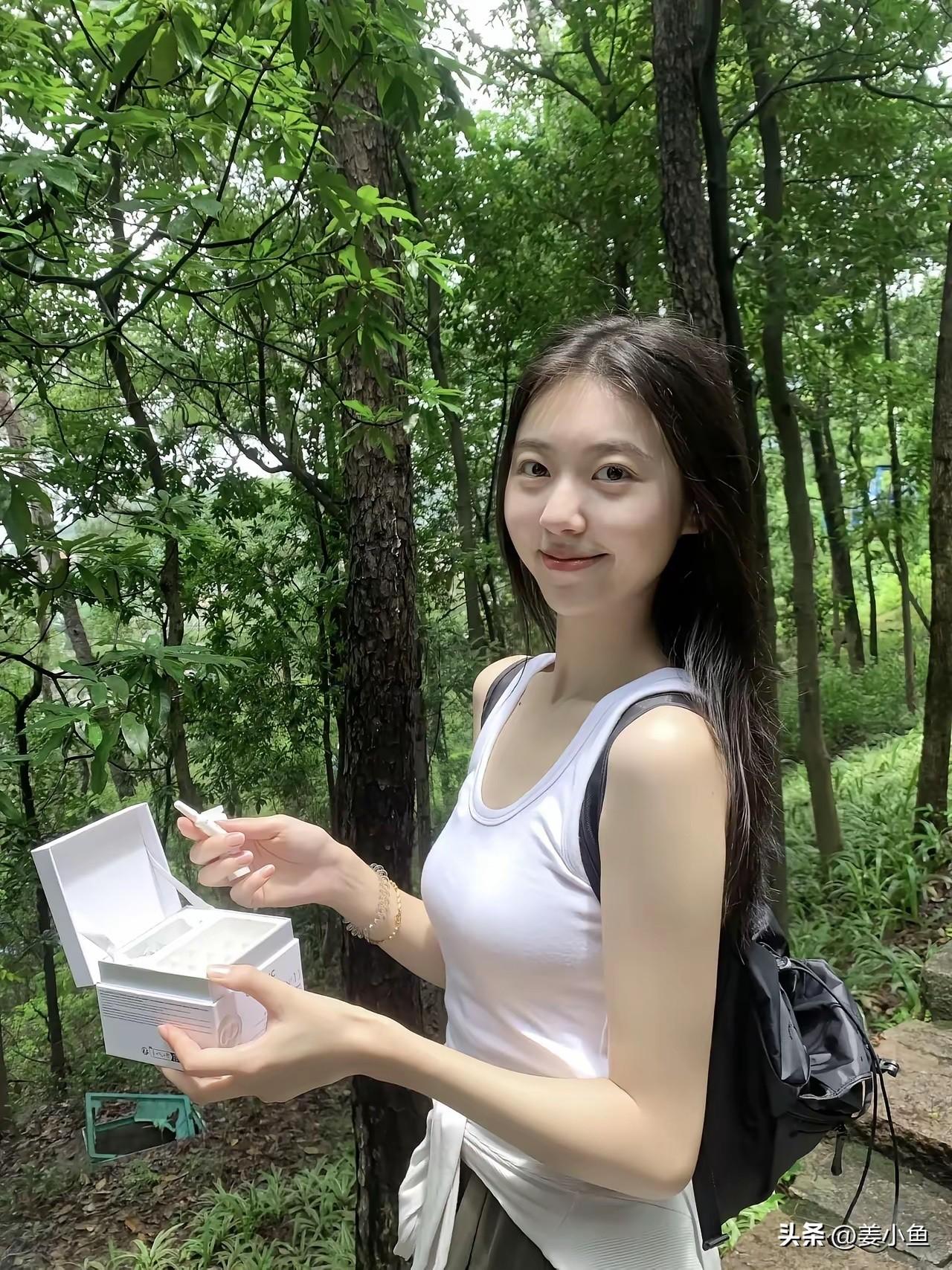 什么样的女人最令人着迷？
我觉得是有独立精神的女人。
还有充满才情的女人，像林徽