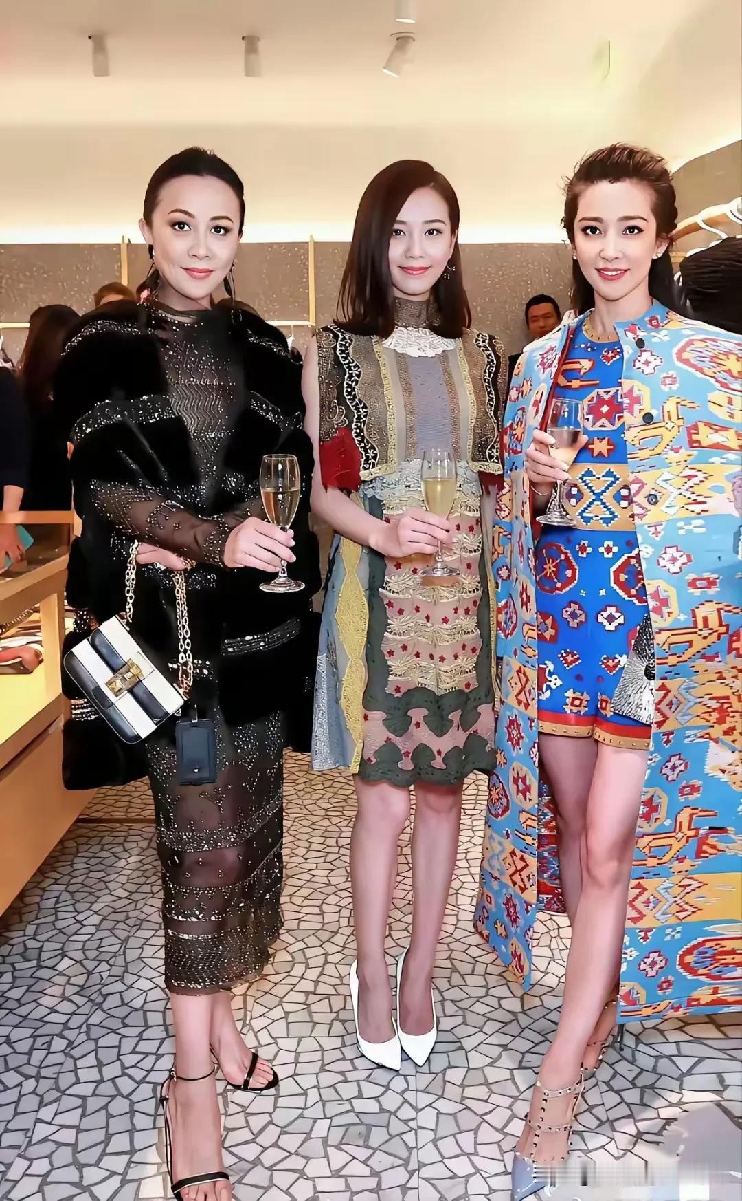 有点好奇：她们仨的身家加起来，超过10个小目标了吗？