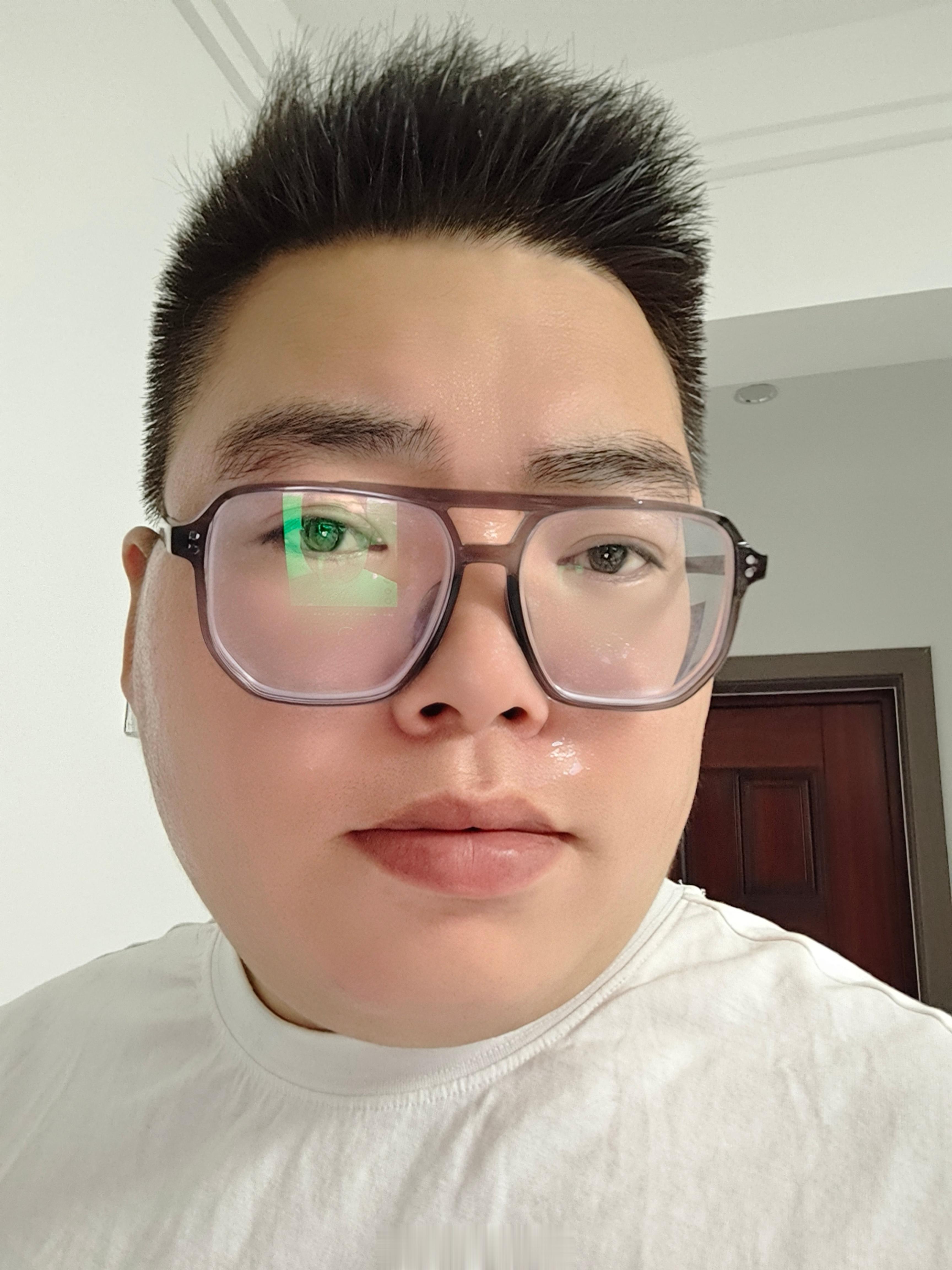 在女朋友的督促下敷了人生第一张面膜 ​​​