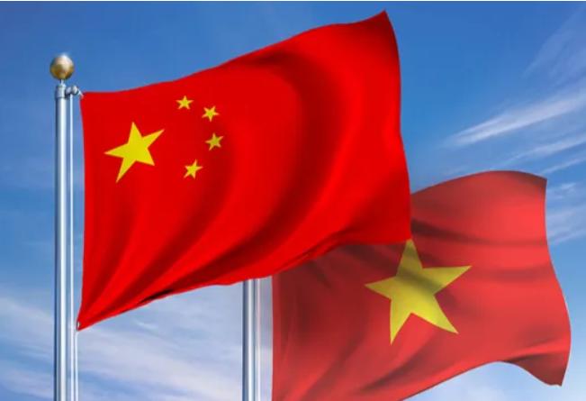 越南拼了！中国上不上？最近越南出台了个决议，说是2026年7月开始，河内中心地带
