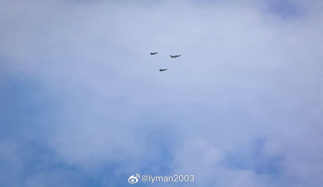 J20+J35A 东大的五代机队 [并不简单]要是J20A就更完美了 [酷]图源