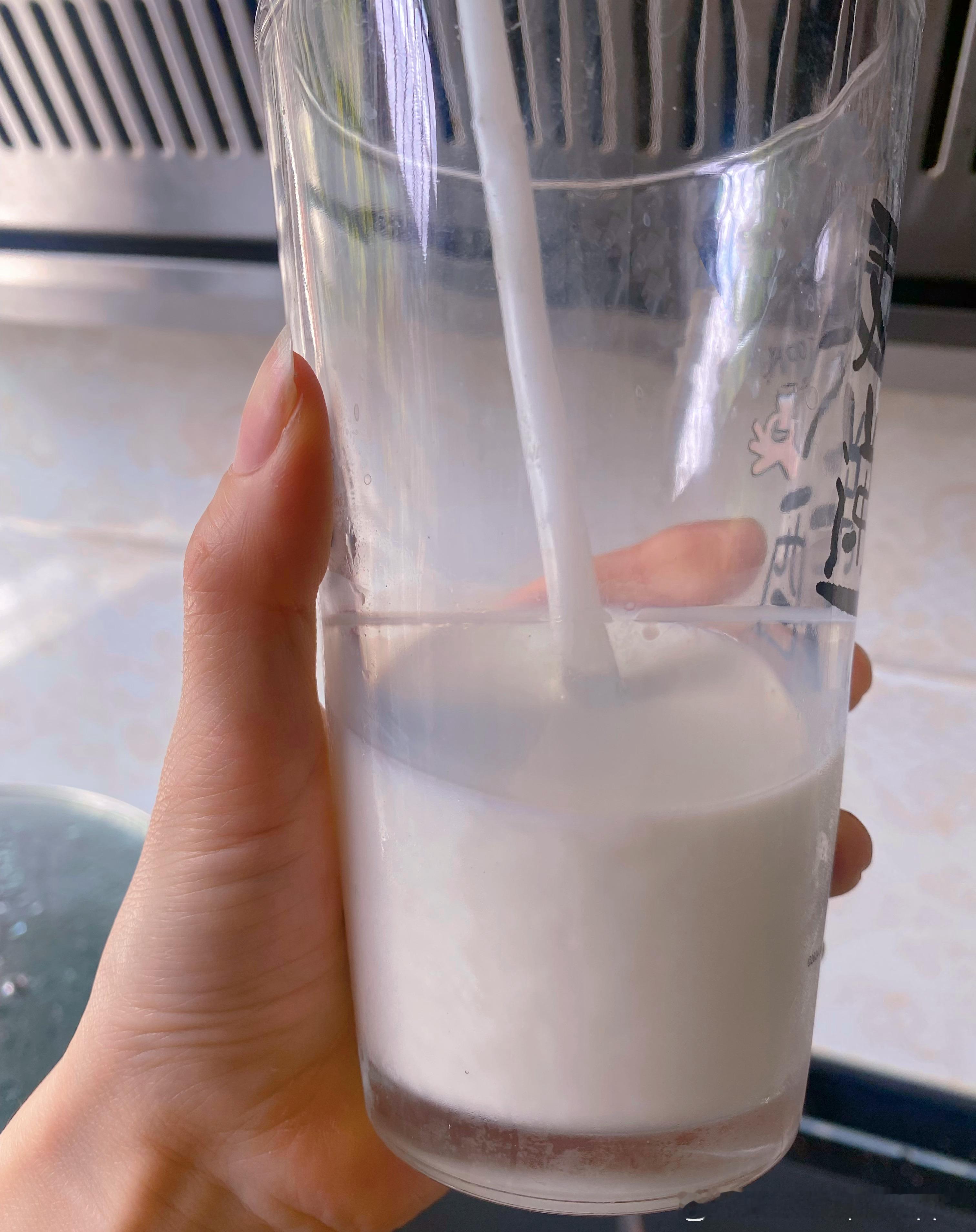 喵宁工作人最近的胃真的是牛奶给的凉凉秋意暖胃早餐生牛乳🥛➕双溏心蛋🍳#cit