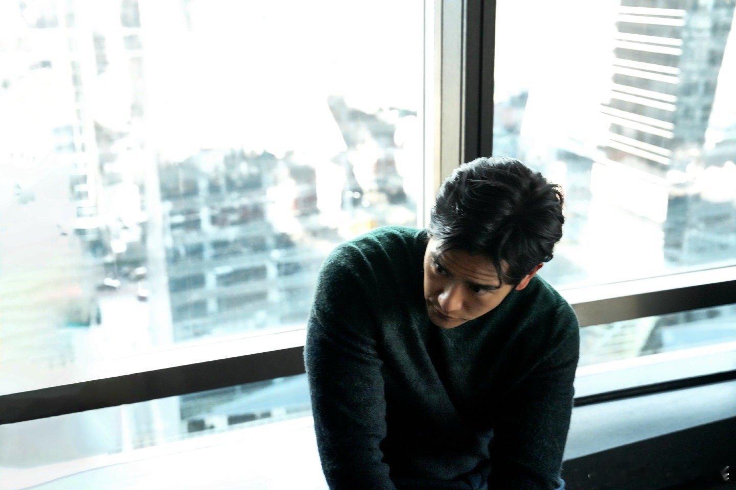 艾伦说哄睡彭于晏很幸福 首映礼上最成功的，就是留下了“哄睡之谜”和“裤子悬念”。