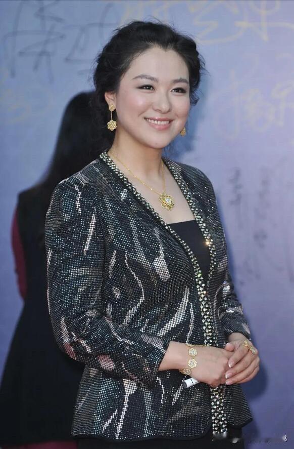 每个人都说周涛最美，倪萍有气质，但没想到照片中的这位女演员更美，虽然没有精心打扮