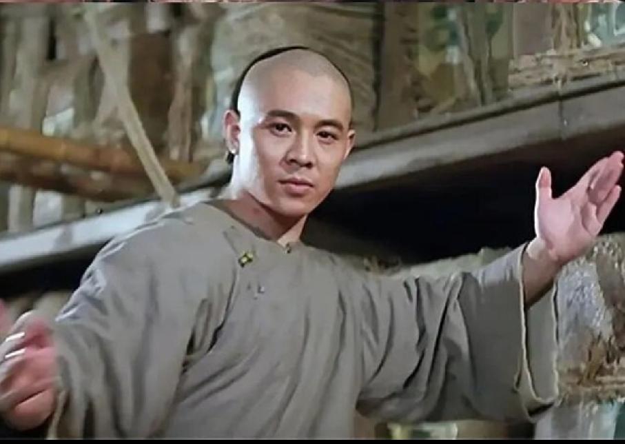 钱再多，能买回一条好腿吗？

58岁的李连杰，昔日的“功夫皇帝”，如今拄着拐杖，