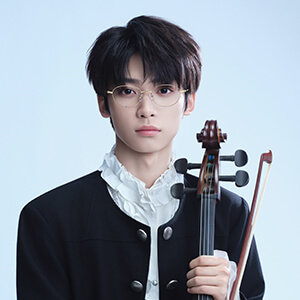 梓渝眼镜造型适配度 梓渝眼镜造型适配度，就这个百变造型的梓渝帅啊~ 