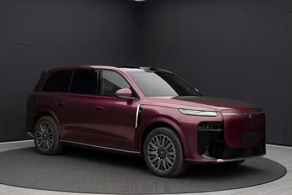 【岚图泰山8申报图公布】12月6日消息，工信部发布第402批《道路机动车辆生产企