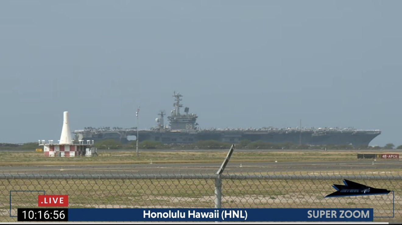 尼米兹号驶入珍珠港 