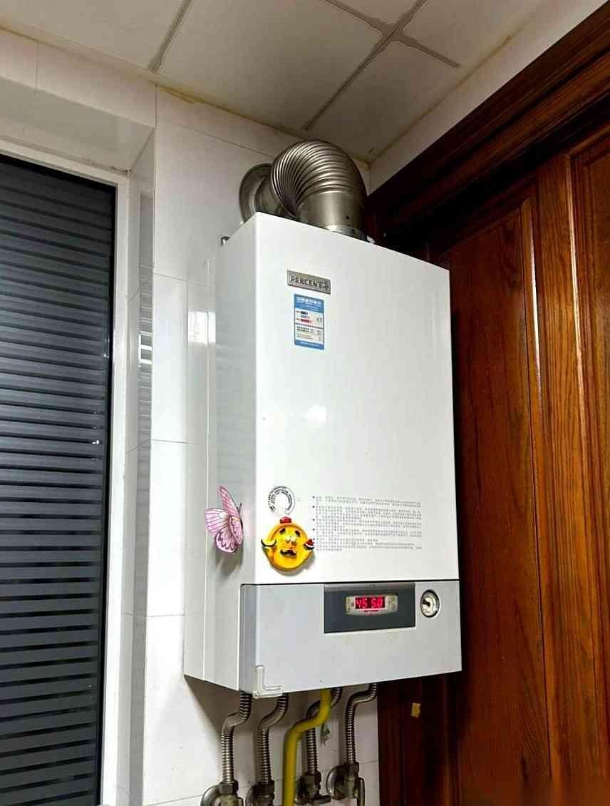 昨天63，今天33。
就因为天上多了个太阳。
壁挂炉吭哧吭哧烧一晚上，17方气，