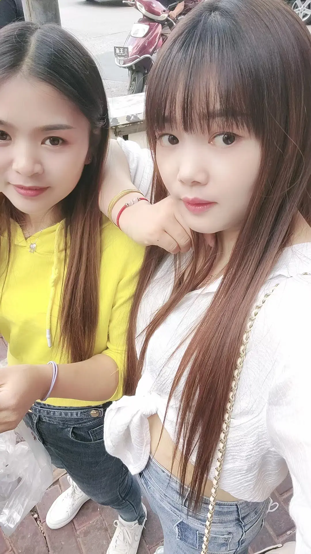 在听一遍女儿情 敬我们的初相识 ，世界之大能够遇到有共同语言话题的人也是一种缘分