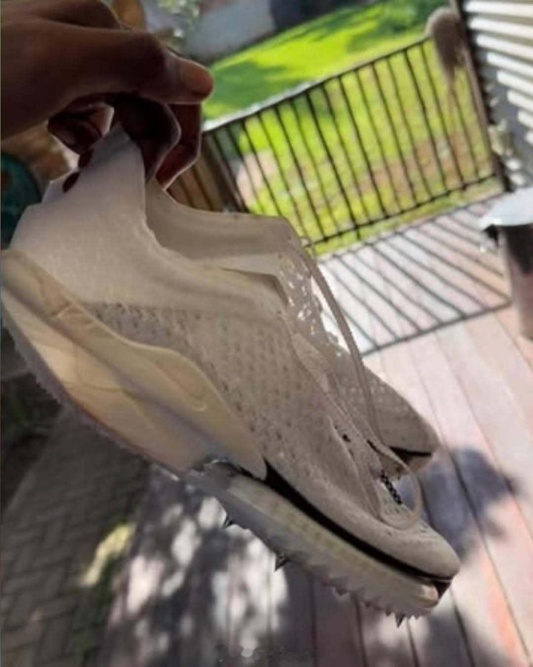 这双耐克 Nike Victory（？）后跟有点儿意思。耐克 田径钉鞋 好鞋抢鲜