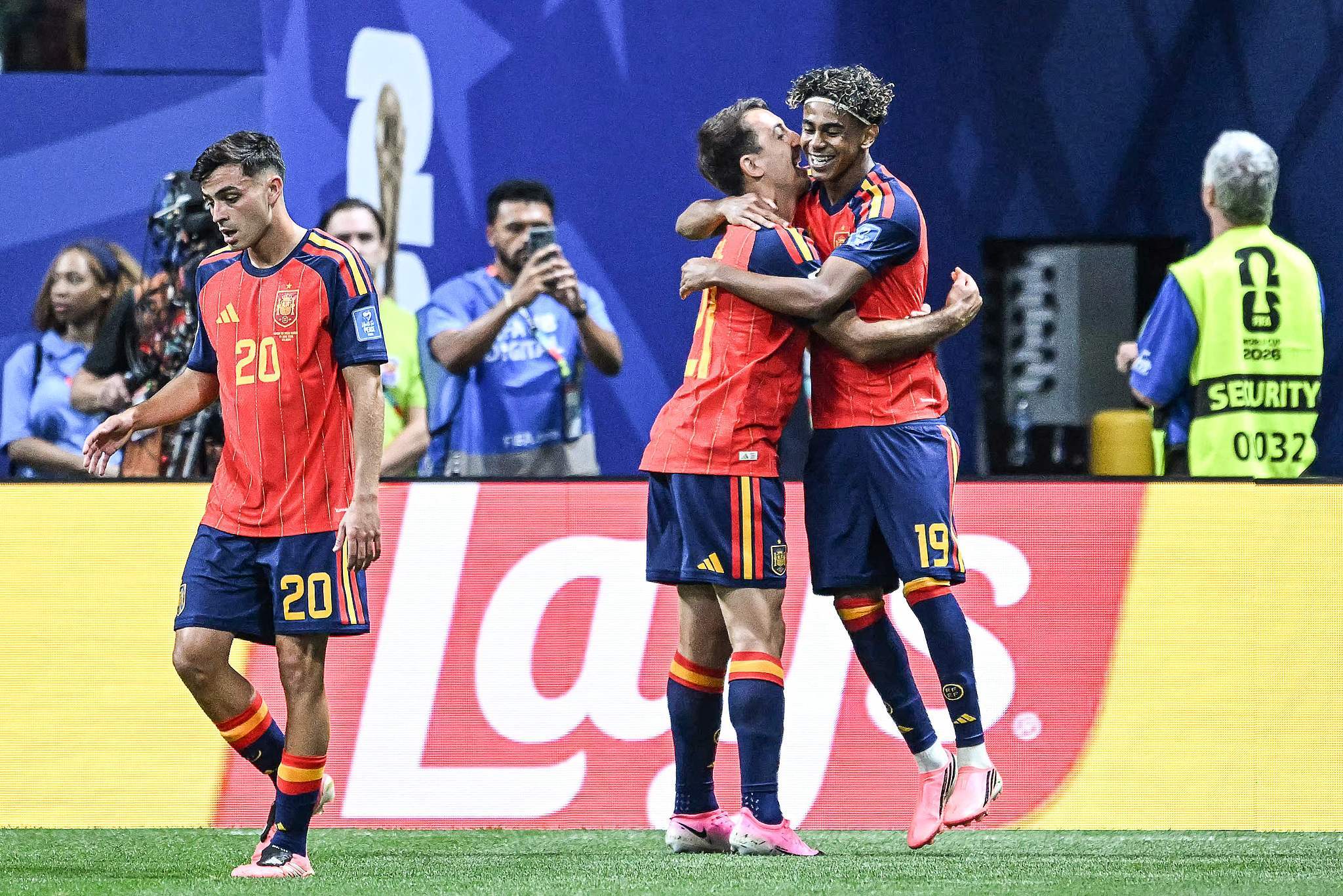 西班牙变阵太有效了西班牙梦幻开局 20分钟2-0，西班牙队今天变阵之后也变猛了！