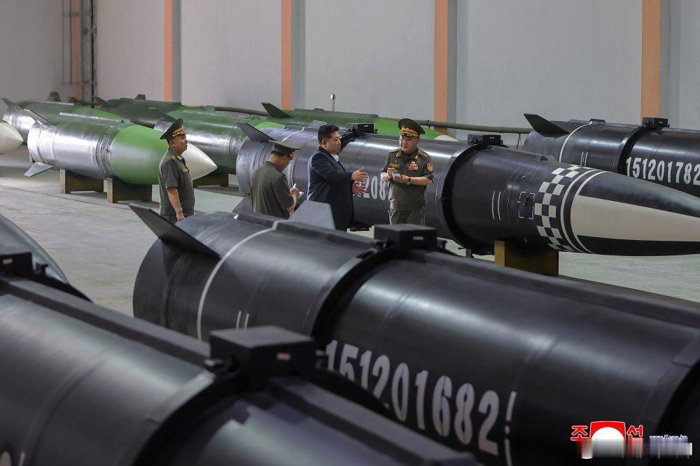 8月31日，金正恩视察兵工厂。 ​​​