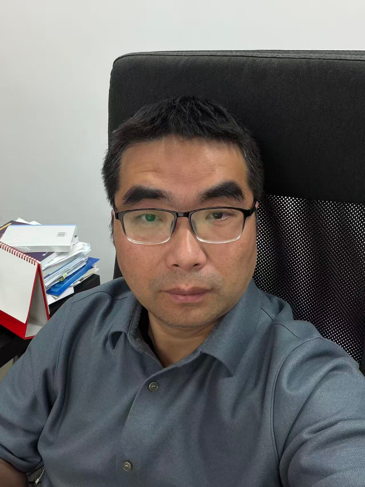 今天新员工入职安排了聚餐，下午集体喝了奶茶，对我们还是比较满意的。我就说，明明是