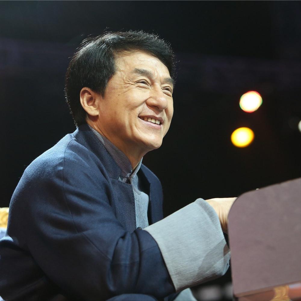 武打演员，成龙说，我见过女王，有一个活动，需要我出场，专门告诉我，应该怎么办，说
