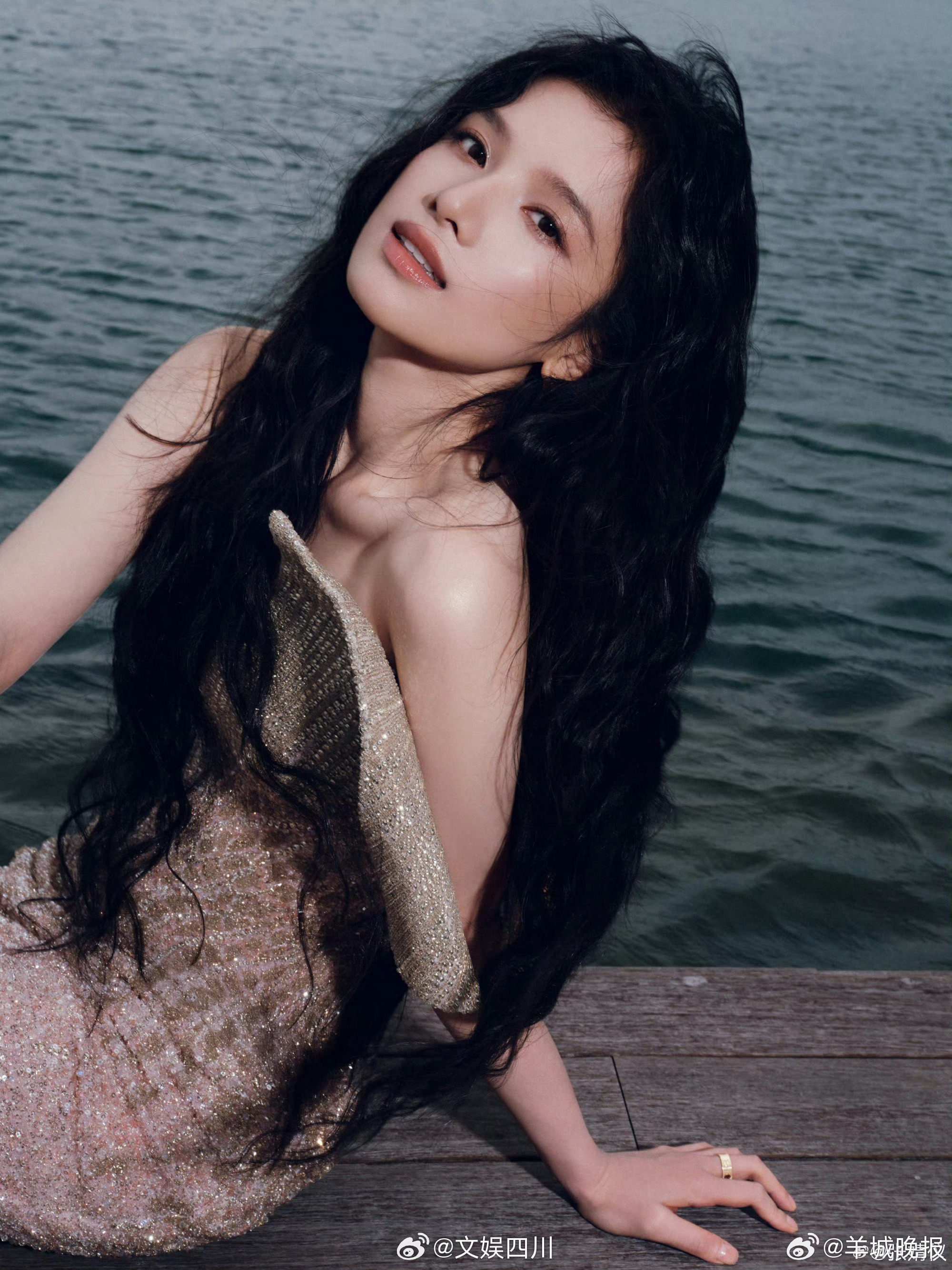 【海风吹来的松弛感，粼粼波光下，你最喜欢哪一位？】ELLE晚宴把三亚的海风吹进了