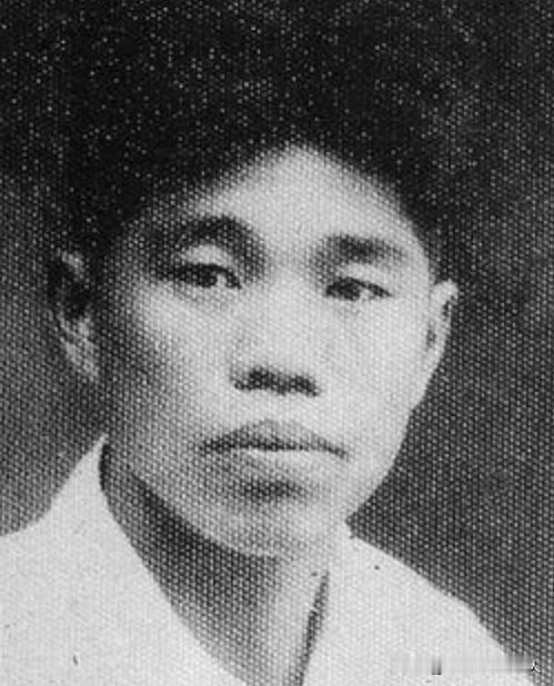张洪仪
1931年考入枣庄中兴公司职业中学学习。1936年加入中国共产党。193