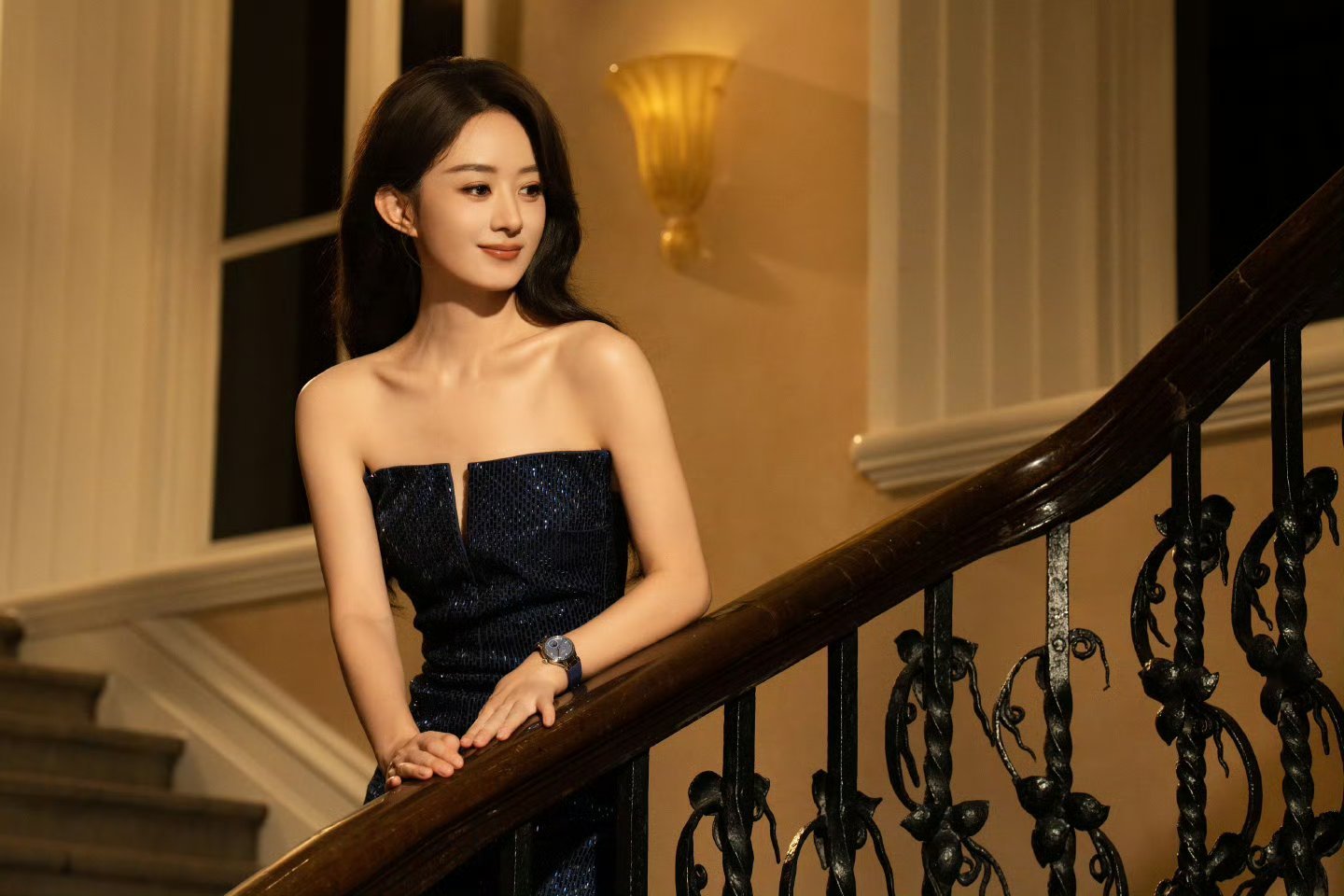 赵丽颖这组图好大气，感觉浪琴品牌审美真不错，每次造型都很美 ​​​
