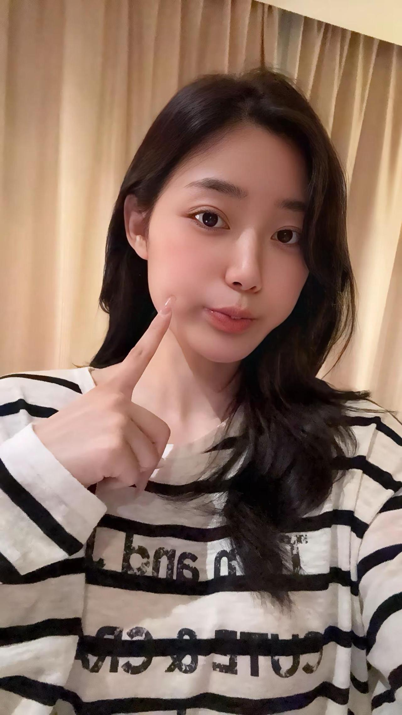 人总说要学会知足 可是只有感受到被爱才会知足 可是又有多少人能够被爱