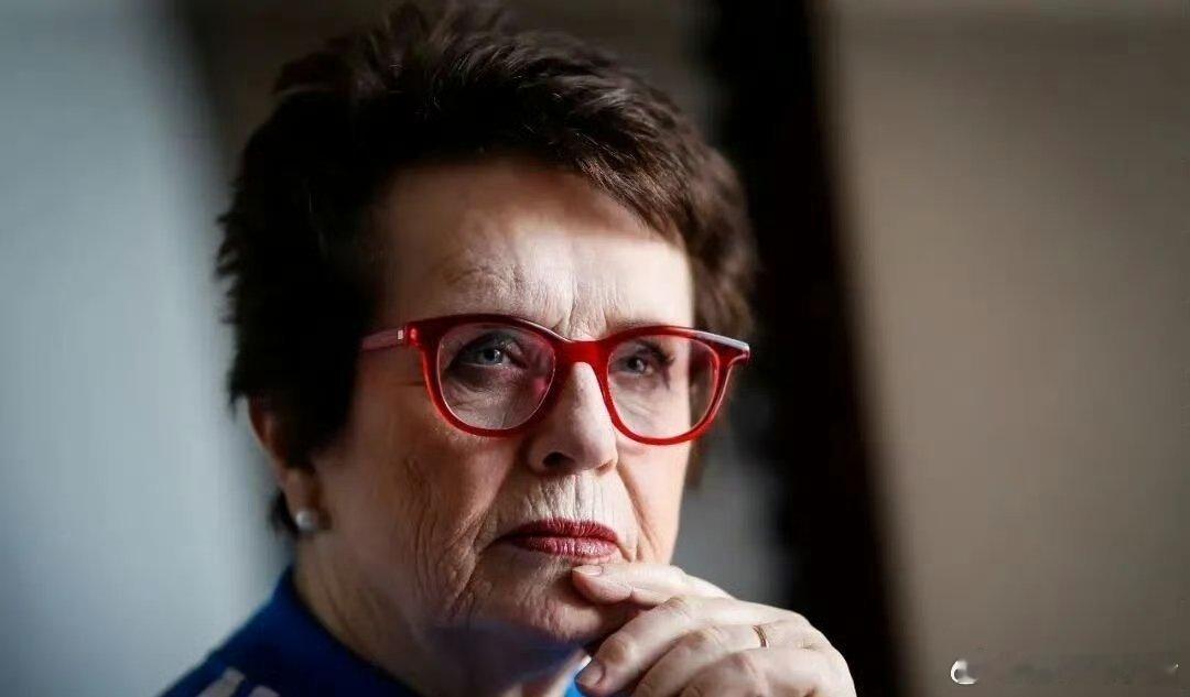 这里就不得不感慨一下比利简金女士作为第一个吃螃蟹的人。的伟大了网球为何是女运动员