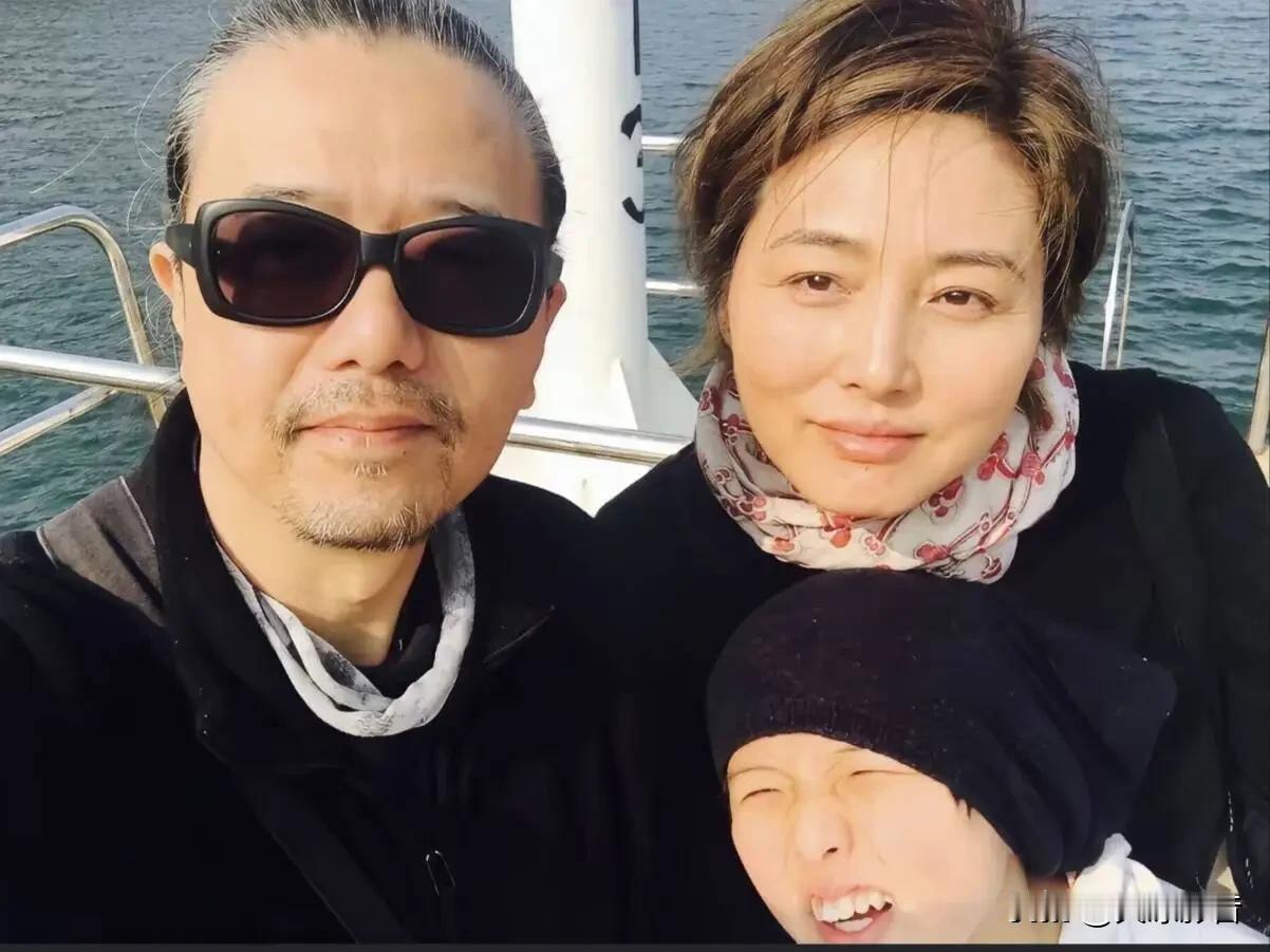 "男人婆"张延居然和陈锦程离婚了，真的有点出乎我意料，二年婚姻近二十年了！！居然
