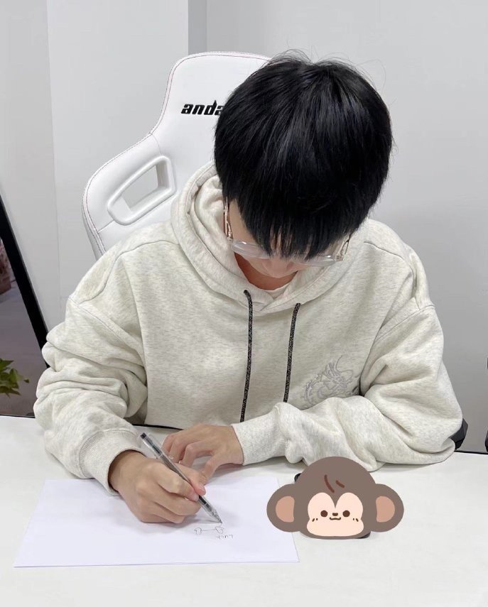 北京wb全员手绘小龙人！[抱一抱][抱一抱]暖阳画的最可爱，花卷画的是变大版？龙