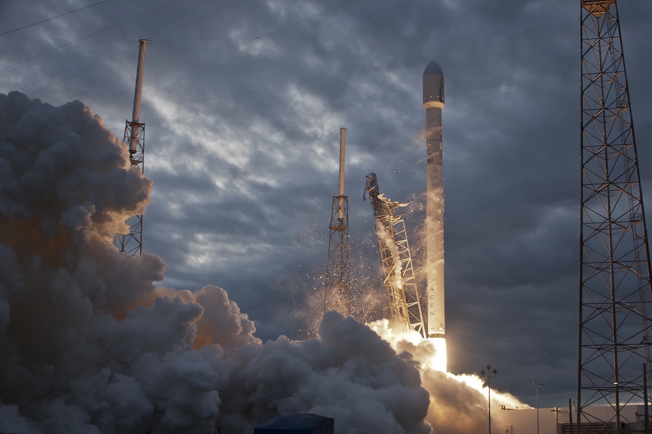 33台猛禽V3发动机点火，4台内环失灵，星舰升空前一秒自动中止。SpaceX上市
