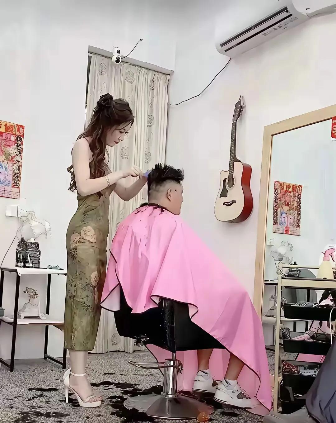 好奇！为啥现在的理发师都是男的，很难见到女理发师……
假如店里只有女理发师，你们