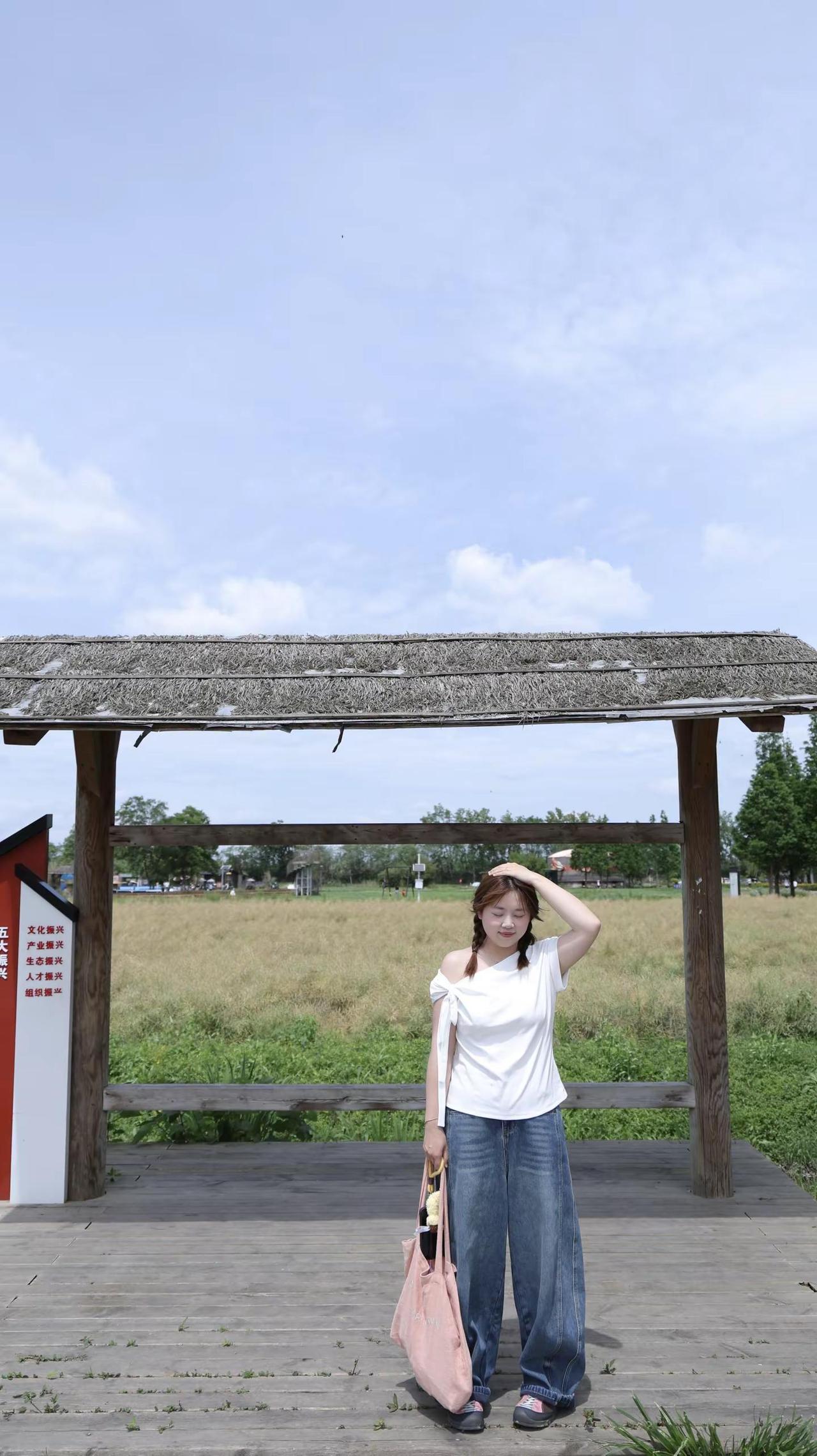 阳光明媚 我也明媚。夏季一字肩上衣  春日穿搭