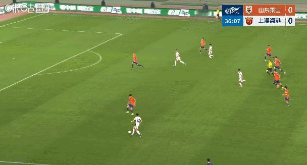 半场结束，0：1落后，这半场真的没法看山东泰山vs上海海港