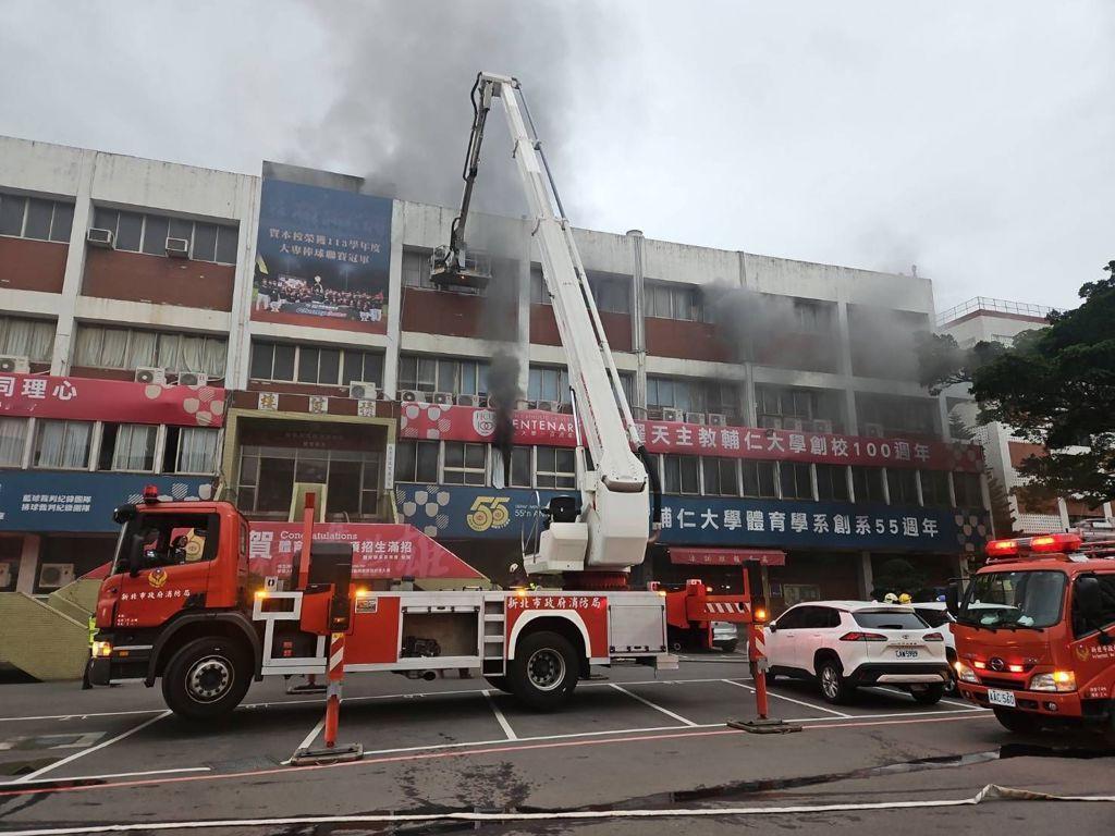 台湾：今日（12日）下午4时46分左右，三泰路旁的体育学院内，一栋5层高的建筑突