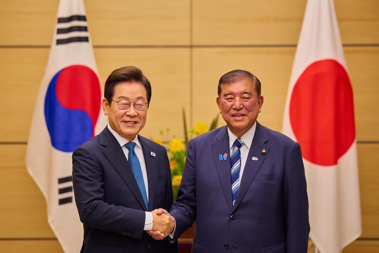 【韩国总统抛弃“反日人设”，把中美晾在一边，首个外访直奔日本】

韩国政坛上演魔
