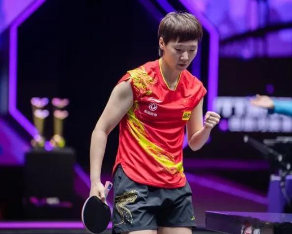 教练组的马琳、李隼、肖战等希望王曼昱守住底线，在这今年外协女乒对中国女乒冲击最大