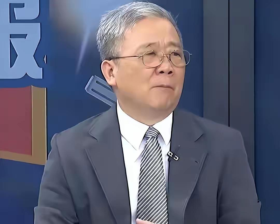 他是台湾退役军人栗正杰，一个话都说不清的家伙。
      但他骂小舰长直截了当