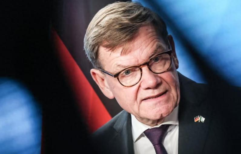 法国刚走，德国又来了，西方大国频繁访华，其实都是为了同一件事。都是冲着中国手里的