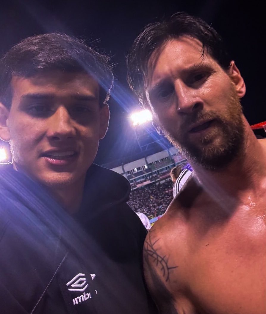 🤳🏻🐐 