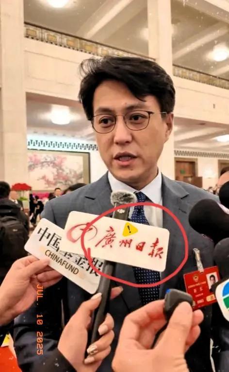 “事关3亿60岁老人！”没想到今年两会最扎心的提案，竟是靳东提的，他直言：“中国