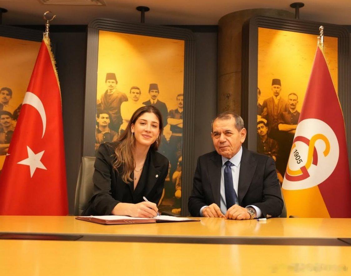 🟡🔴 加拉塔萨雷俱乐部官宣与队长伊尔金·艾丁续签一份为期两年的合同。📌 续