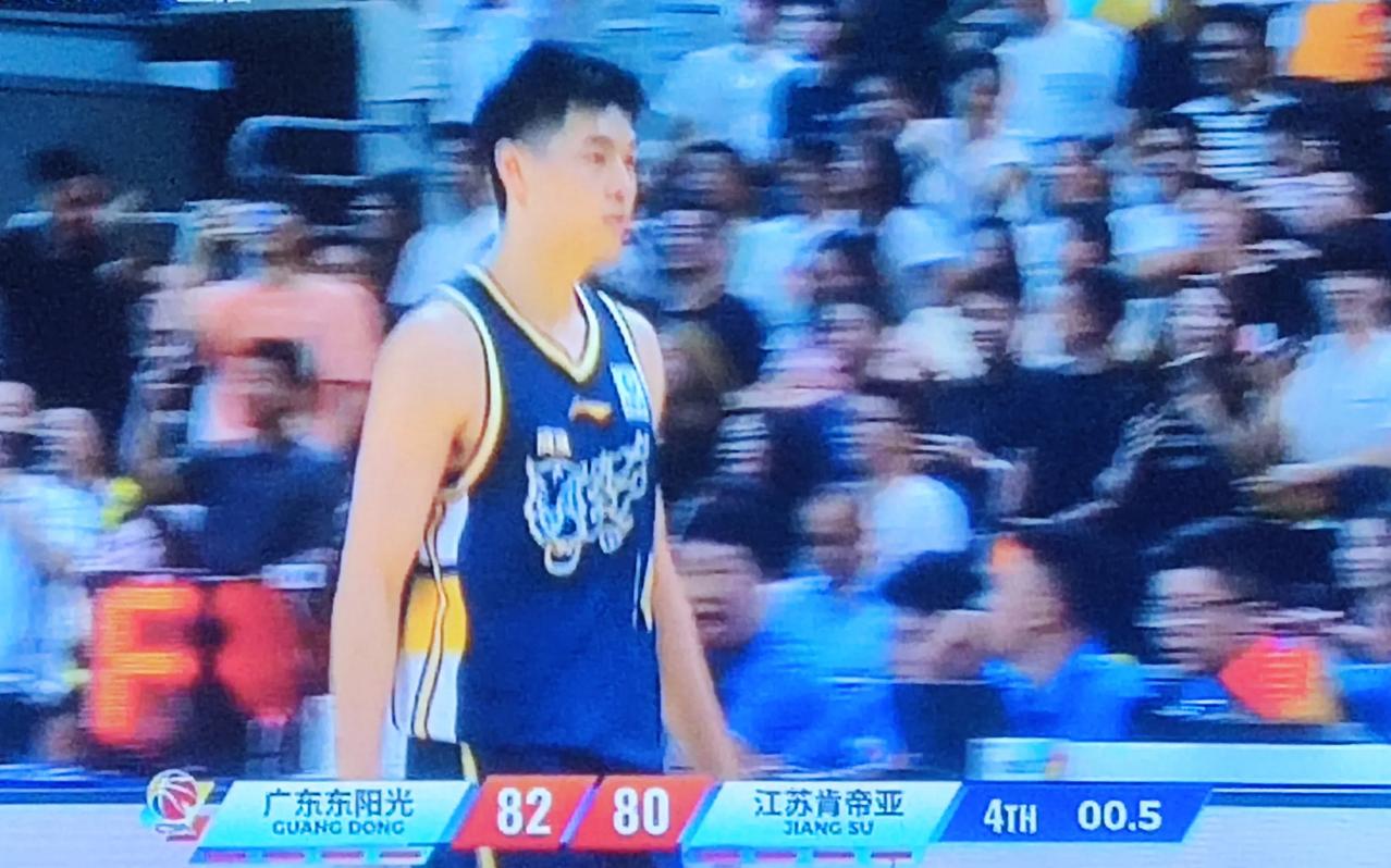 82-80，广东队凭借最后7.8秒崔永熙补篮艰难战胜江苏队，过程看着又是一阵心惊