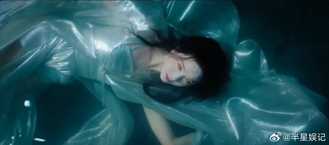 这就是郭敬明的顶级审美吗，放大也太好笑了