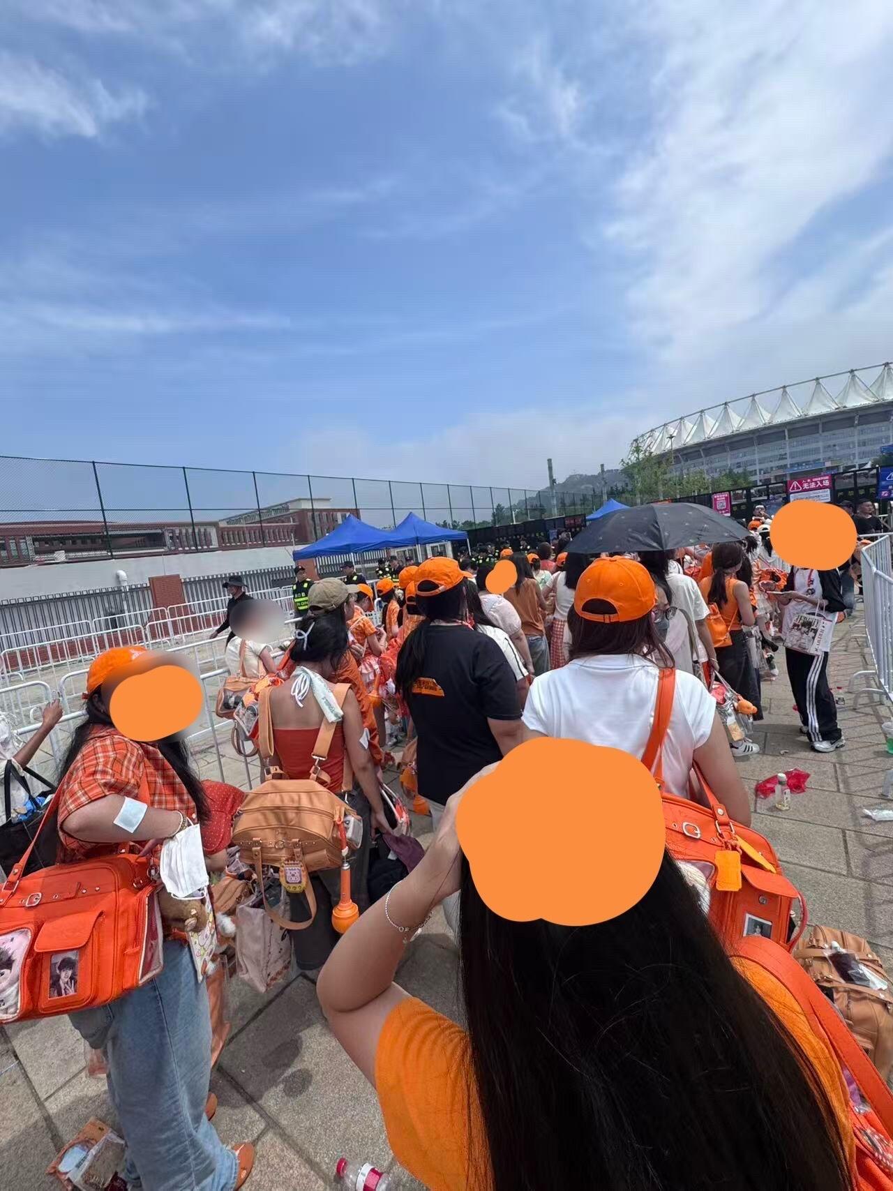 TOP《梦寐以求》青岛演唱会张极粉丝去了好多人，真是越来越好了，祝演出顺利